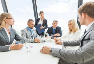 אנשי עסקים (צילום: אינג'אימג')