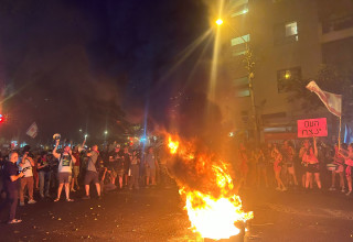 הפגנה נגד הדיון על כיבוש עזה (צילום: מאיה כהן)
