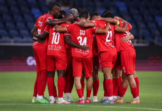 שחקני הפועל חיפה (צילום: מאור אלקסלסי)