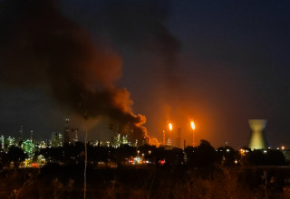 פגיעת הטיל האיראני במתחם בז"ן, השנה (צילום: מרדכי בליתי, פלאש 90)