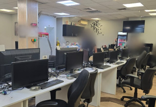 דירת ההימורים ברמת גן (צילום: דוברות המשטרה)