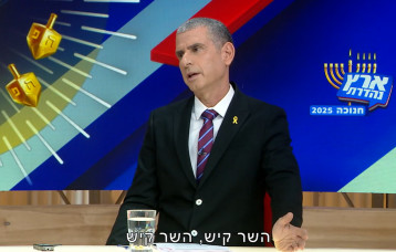 איל קיציס בארץ נהדרת (צילום: צילום מסך קשת 12)
