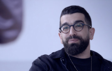 חנן בן ארי בתוכנית "ריאיון מיוחד" של קשת 12 (צילום: צילום מסך קשת 12)