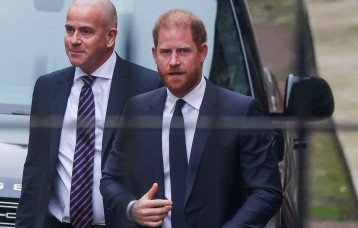 הנסיך הארי בתחילת המשפט נגד מו"ל הדיילי מייל (צילום: רויטרס)