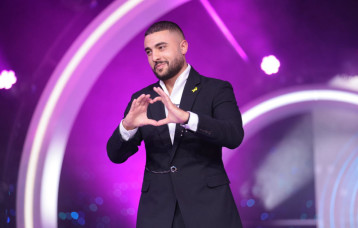 אור בן דוד בכניסה לבית "האח הגדול" (צילום: מיכה לובטון)