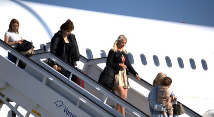 נוסעים עוזבים את דובאי בצל המלחמה מול איראן  (צילום: רויטרס)