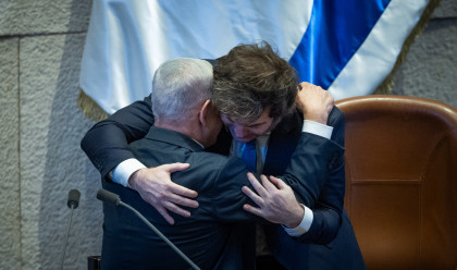 חאבייר מיליי ובנימין נתניהו בכנסת ישראל (צילום: Yonatan Sindel/Flash90)