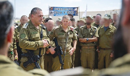 הרמטכ"ל אייל זמיר עם חיילי המילואים (צילום: דובר צהל)