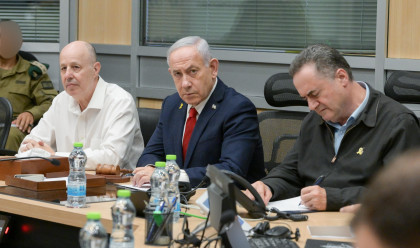 ראש הממשלה בנימין נתניהו עם שר הביטחון ישראל כ"ץ וראש המל"ל צחי הנגבי (צילום: מעיין טואף, לע"מ)