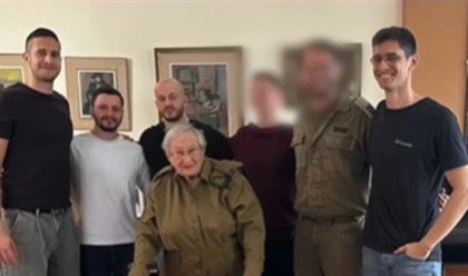 חנה כץ גוטמן עם הדרגות החדשות (צילום: דובר צה"ל)