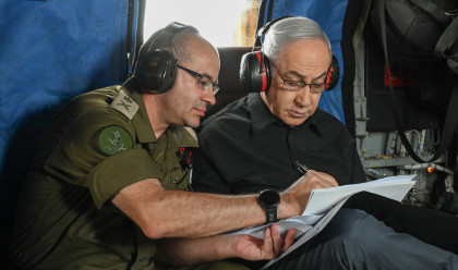 בנימין נתניהו ורומן גופמן (צילום: מעיין טואף, לע"מ)