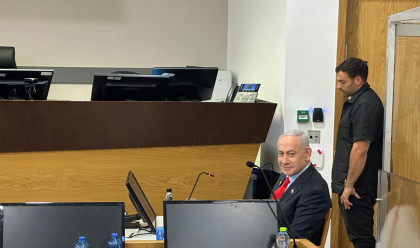 בנימין נתניהו בעדותו בבית המשפט המחוזי בת"א, 09.12.2025 (צילום: וואלה!,אורי סלע)