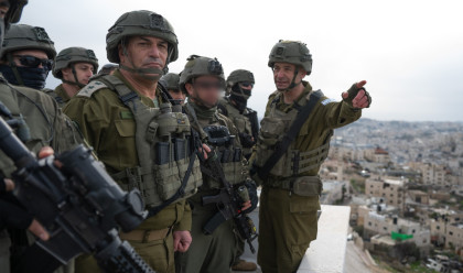 חיילי צה"ל והרמטכ"ל בשטח (צילום: דובר צהל)