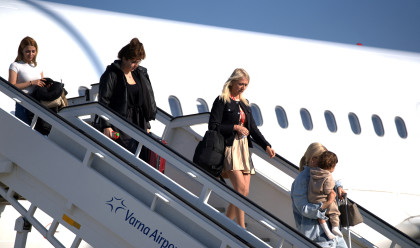 נוסעים עוזבים את דובאי בצל המלחמה מול איראן  (צילום: רויטרס)