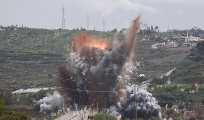 תקיפת גשר בדרום לבנון (צילום: רויטרס)