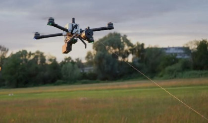 רחפן נפץ של חיזבאללה. פועל באמצעות סיב אופטי (צילום: צילום מסך)