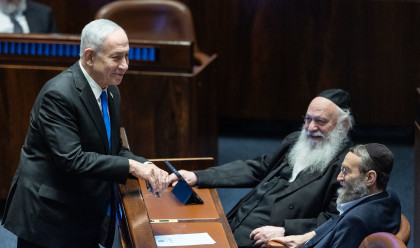 בנימין נתניהו, משה גפני ויצחק גולדקנופף בהצבעה על חוק יסוד לימוד תורה (צילום: יונתן זינדל פלאש 90)