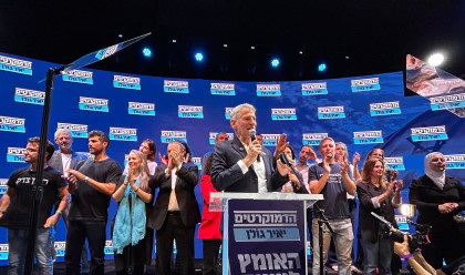 יאיר גולן אחרי הפריימריז במפלגת "הדמוקרטים", בקמפיין ההשקה לבחירות (צילום: אבשלום ששוני)
