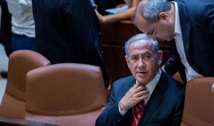 אחמד טיבי ובנימין נתניהו ב-2015 (צילום: יונתן זינדל פלאש 90)
