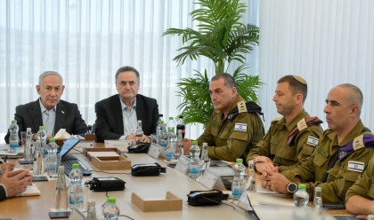 נתניהו וכ"ץ בהערכת מצב ביטחונית עם בכירי צה"ל (צילום: מעיין טואף/לע״מ)