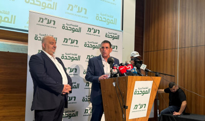 יואב סגלוביץ' בהצהרה משותפת עם מנסור עבאס (צילום: ללא קרדיט)
