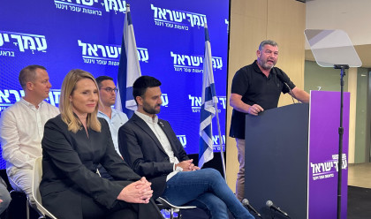 עופר וינטר במהלך ההצהרה (צילום: אבשלום ששוני)
