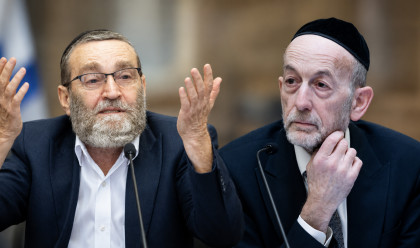 אורי מקלב ומשה גפני (צילום: יונתן זינדל, פלאש 90,חיים גולדברג, פלאש 90,נוצר באמצעות AI)