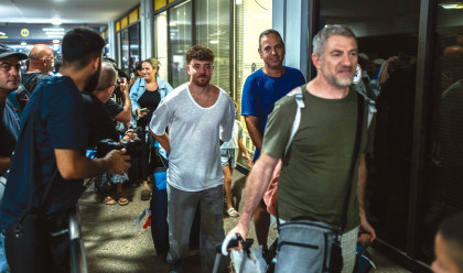 גיבורי הטיסה מדובאי בנתב"ג - ספטמבר 2026 (צילום: פלאש 90)