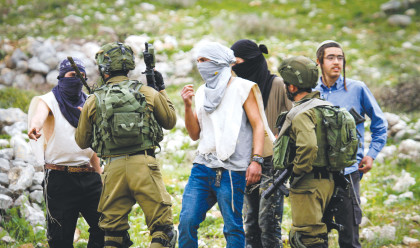 חיילי צה"ל מתעמתים עם מתנחלים ליד שכם, ארכיון (למצולמים אין קשר לנאמר בכתבה) (צילום: נאסר ישתעיא, פלאש 90)