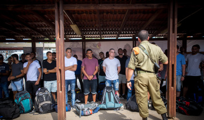 מתגייסים בלשכת הגיוס, ארכיון (צילום: מרים אלסטר, פלאש 90)