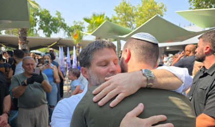 שר האוצר בצלאל סמוטריץ׳ בגיוס בנו בניה לגבעתי (צילום: ללא)