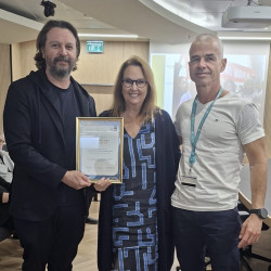 שי אפרתי, שרי אריסון וג'ייסון אריסון (צילום: דוברות המרכז הרפואי שמיר)