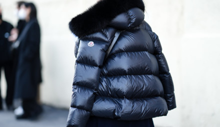 מעיל של מונקלר (צילום: GettyImages, Edward Berthelot/Getty Images)