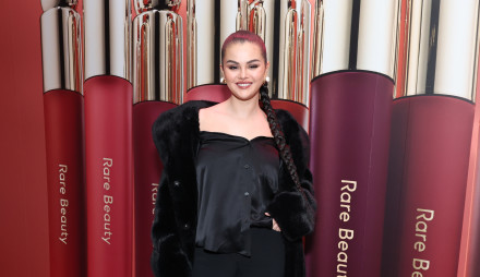 סלינה גומז Rare Beauty (צילום: Cindy Ord/Getty images)