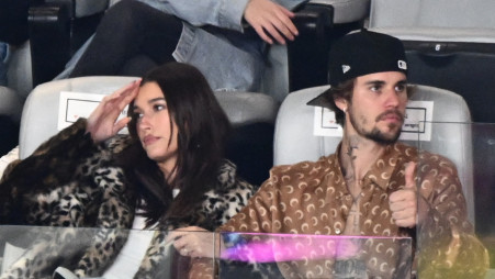 ג'סטין והיילי ביבר (צילום: Photo by PATRICK T. FALLON/AFP via Getty Images)