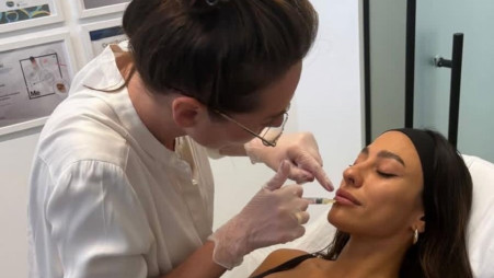 שני אדרי אצל ד”ר אנה זנקוביץ’ (צילום: יחצ)