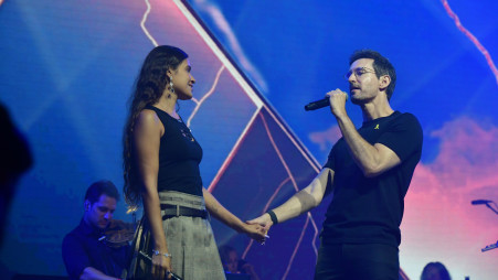 עברי לידר בטקס הזיכרון של קהילת הנובה (צילום: אבשלום ששוני)