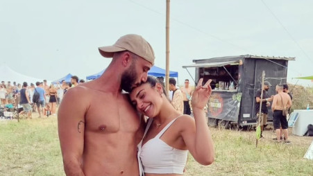 רועי שלו ומפל אדם ז"ל (צילום: רשתות חברתיות)