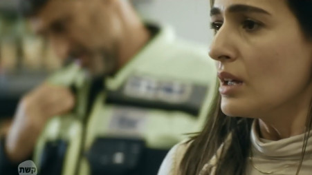 לוסי איוב בסדרה "נוטוק" (צילום: צילום מסך קשת 12)