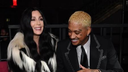 הזמרת שר ובן זוגה (צילום: אינסטגרם)