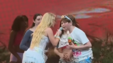 זארה לארסון (צילום: רשתות חברתיות)