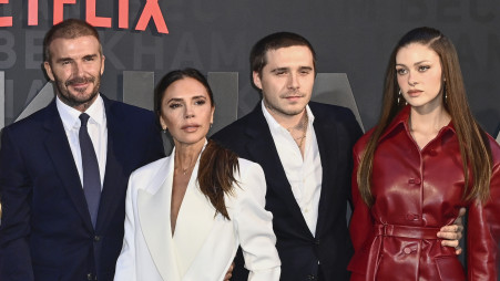 ניקולה פלץ, ויקטוריה, דיוויד וברוקלין בקהאם (צילום: Gareth Cattermole/Getty Images)