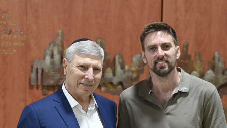 נדיר יזרעאל ויעקב פרץ  (צילום: דוברות עיריית קרית אתא)