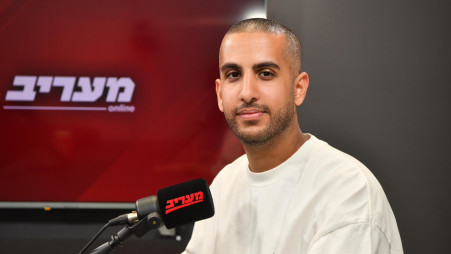 מאמן הכושר מיבנה, עמיחי פיטנס בראיון למיקי לוין (צילום: אבשלום ששוני)