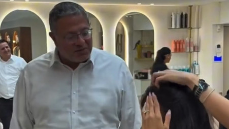 בן גביר בסלון פאות (צילום: אינסטגרם)
