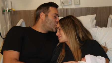 נועה בני ובעלה דניאל מזרחי ברגע הלידה (צילום: אינסטגרם)