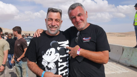 עוז דוידיאן עם מיכאל חן (צילום: רונן טופלברג)