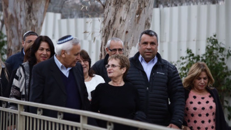 משה קצב משתחרר מהכלא (צילום: אלוני מור)