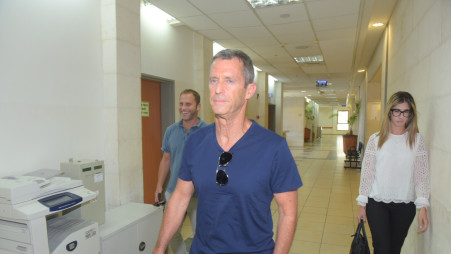 בני שטיימנץ מגיע לבית המשפט (צילום: אבשלום ששוני)