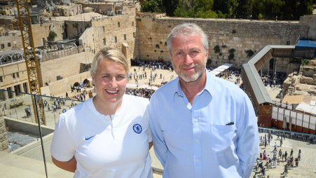 רומן אברמוביץ' ואמה הייס (צילום: שחר עזרן)